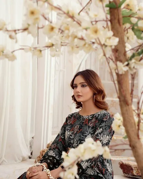 Floral Crepe Dress - Effortless All-Day Glam