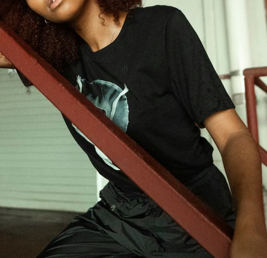 Elegant Black Organic Cotton T-Shirt - Your New Favourite