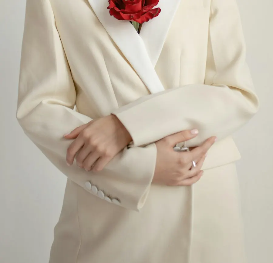 Elegant White Linen Blend Blazer - Festive to Brunch Ready