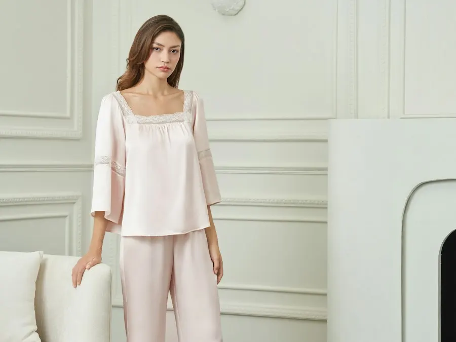 Chic Silk Pajama Set - Your New Favourite