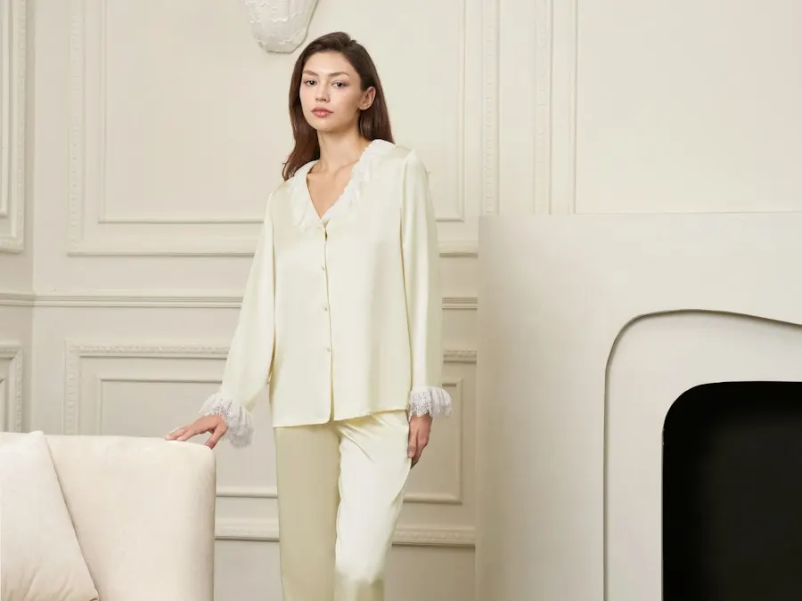 Chic Silk Pajama Set - Your New Favourite