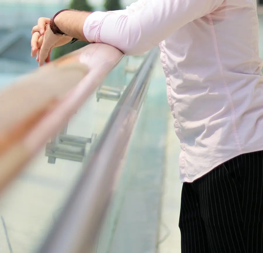 Modern White Street Outfit - Sharp, Easy Everyday Style