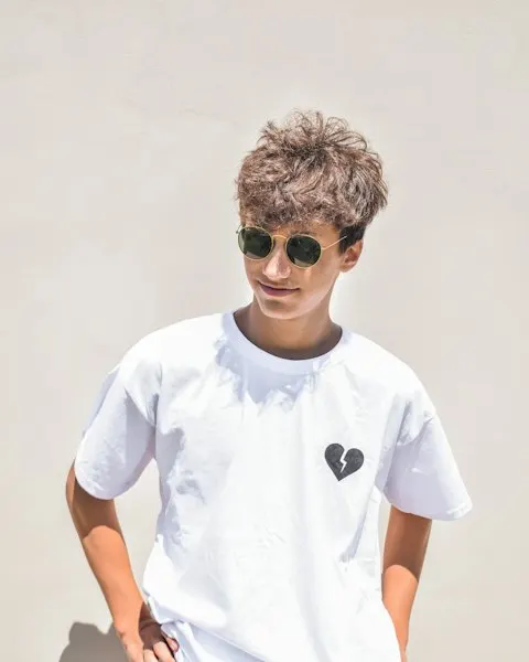 Cheerful White Organic Cotton T-Shirt - Easy Wear for Busy Kids