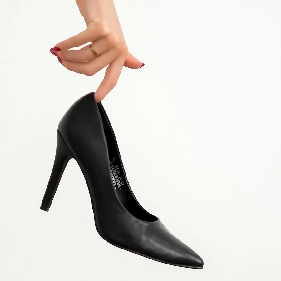 Trendy Black Leather Shoes - Soft, Flattering & Easy