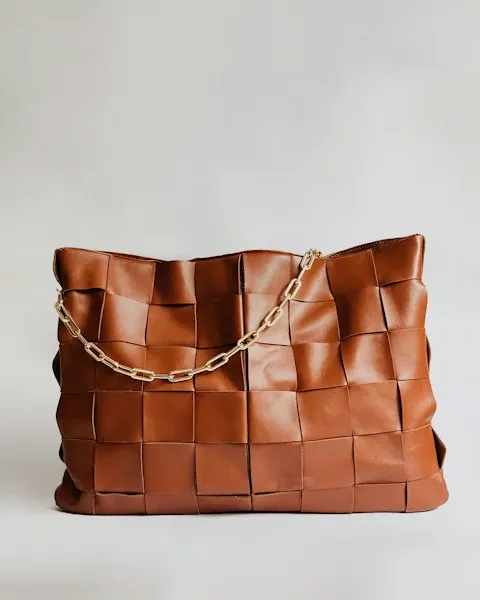 Elegant White Leather Handbag - Soft, Flattering & Easy