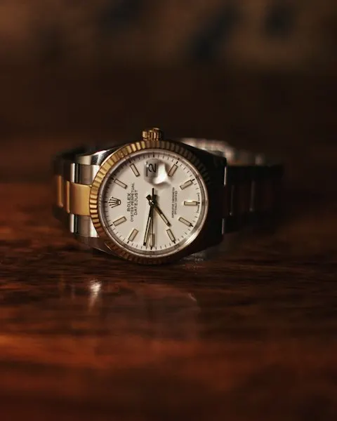 Iconic Silver Watch - Style That Lasts
