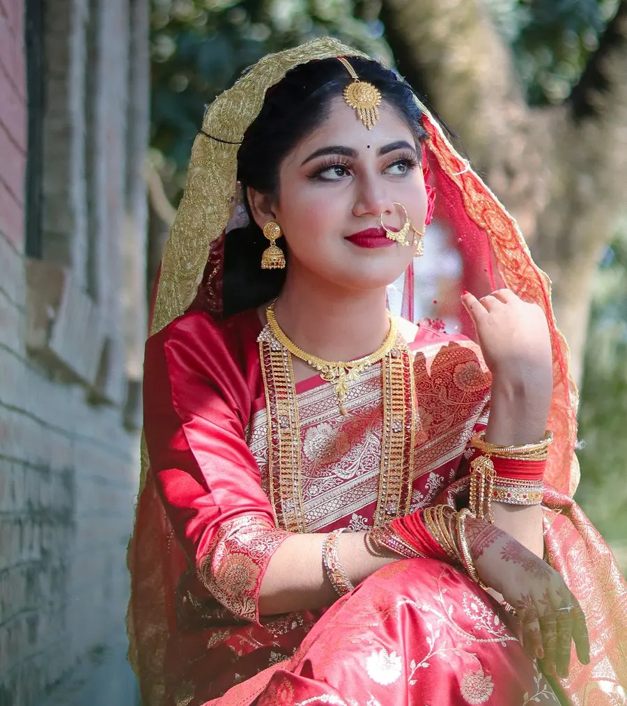 Bridal Gold Saree - Insta-Ready Look