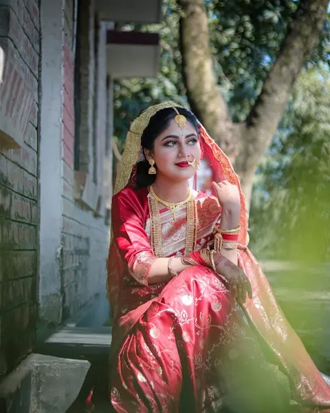 Bridal Gold Saree - Insta-Ready Look