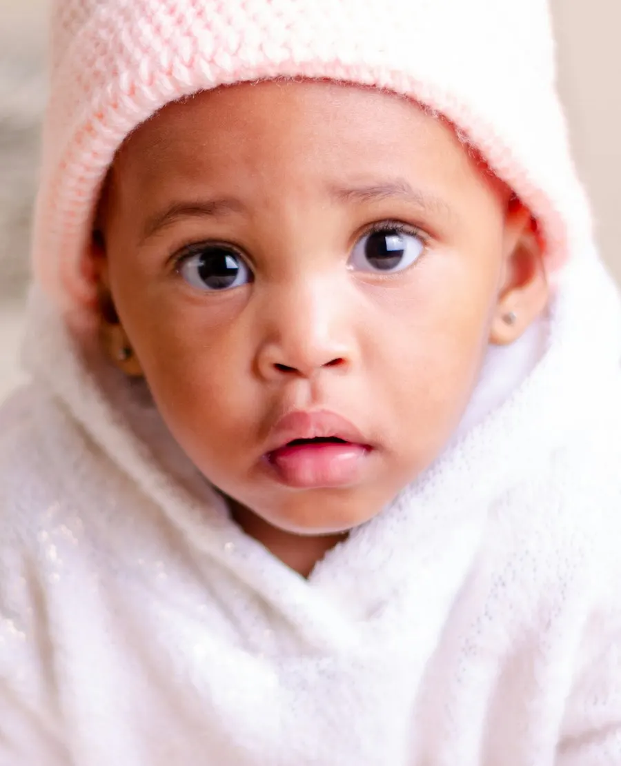 Cheerful White Knit Cap - Easy Wear for Busy Kids