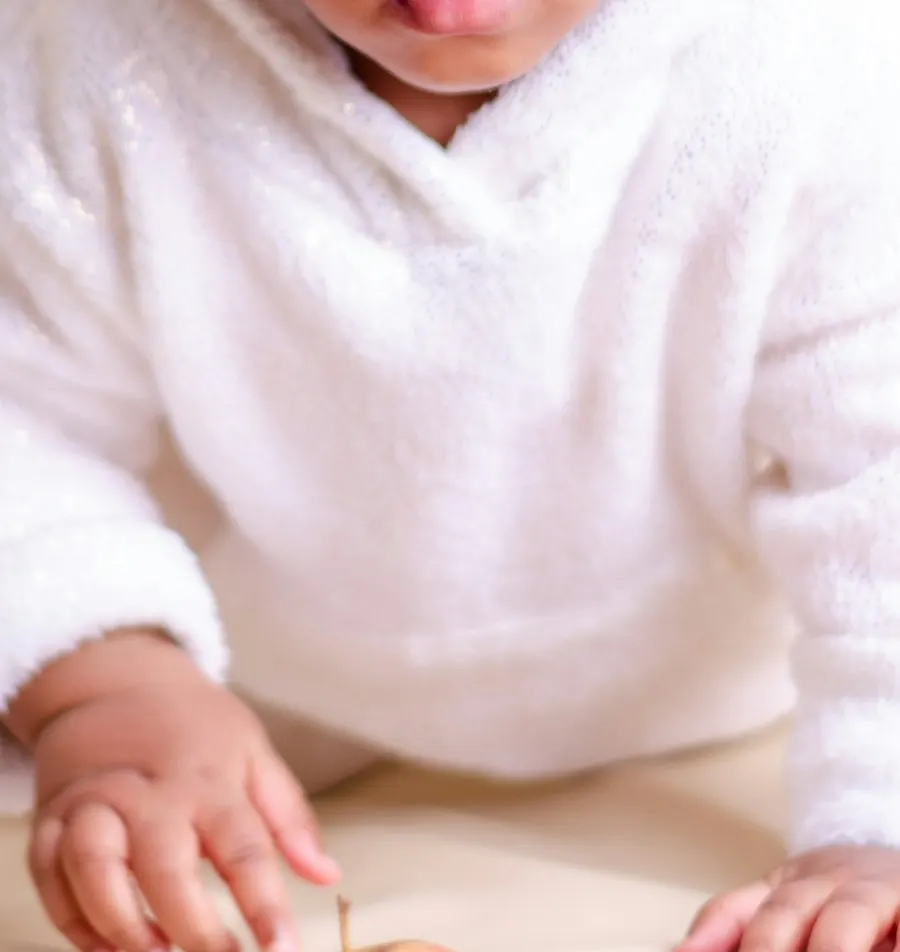 Cheerful White Knit Cap - Easy Wear for Busy Kids