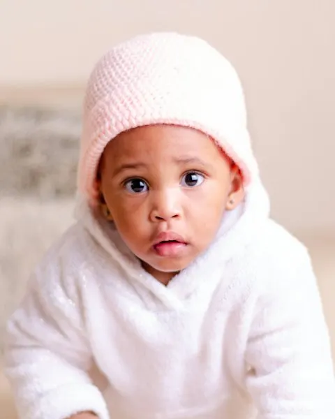 Cheerful White Knit Cap - Easy Wear for Busy Kids