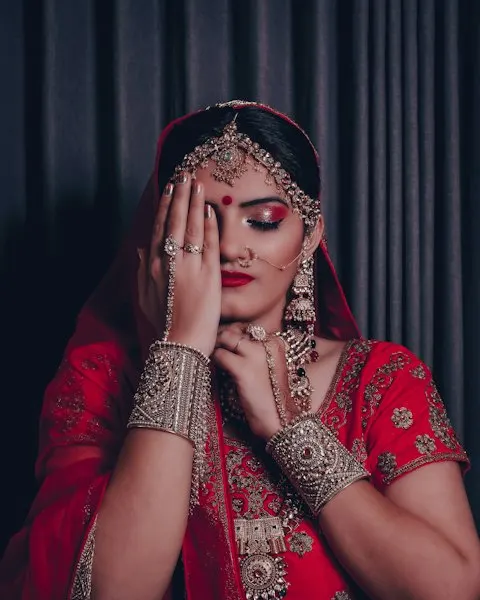 Elegant Gold Saree - Insta-Ready Look